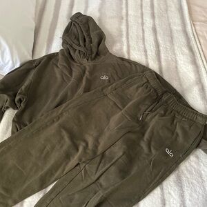 Alo sweatsuit